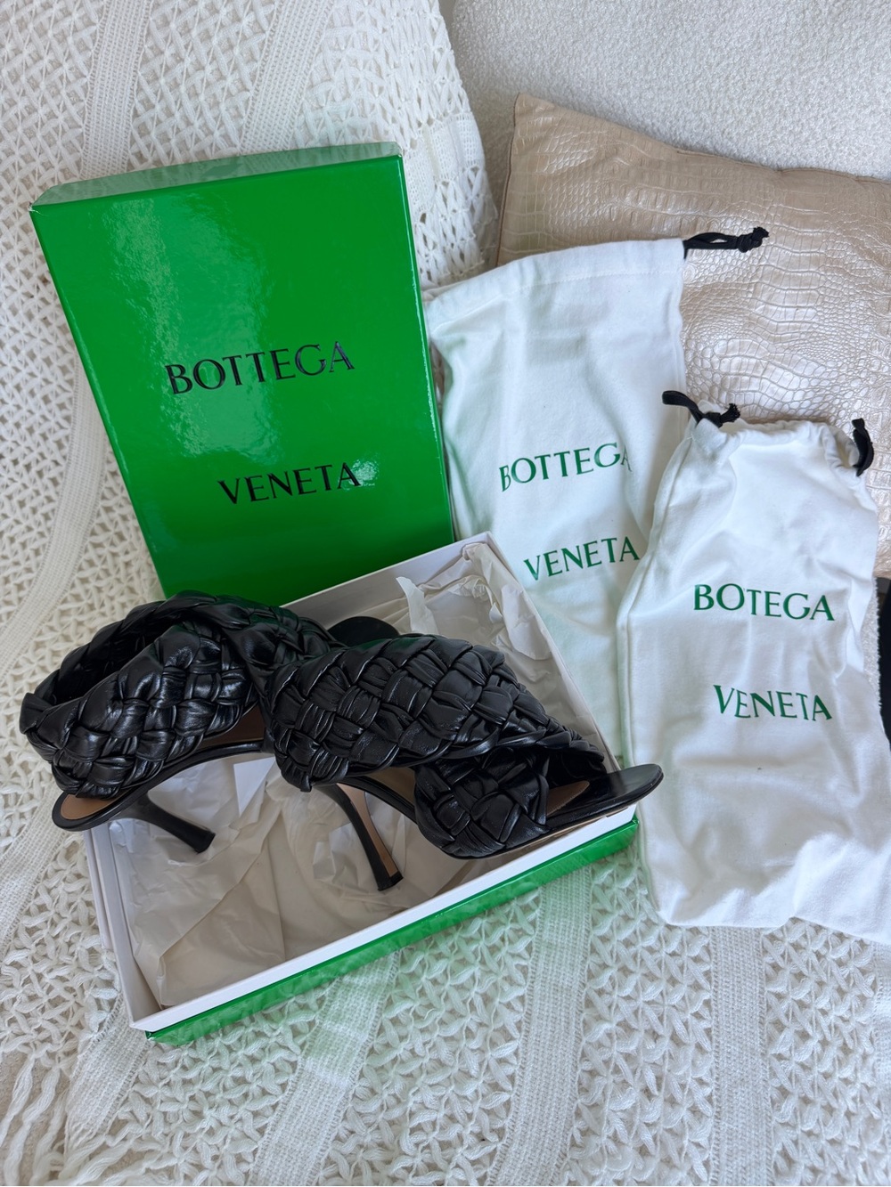 Bottega Veneta Black Intrecciato Woven Leather Slide Sandals
